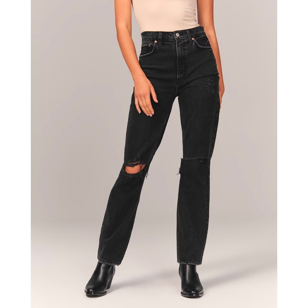 A&F Curve Love 90s Straight Ultra High Rise Jean - in black destroy